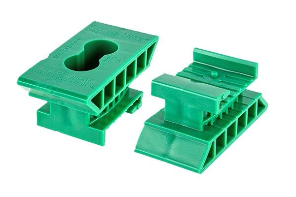 Пластиковая направляющая Cargo Floor H44 с 2 отв. по 6,5 мм (зеленая)